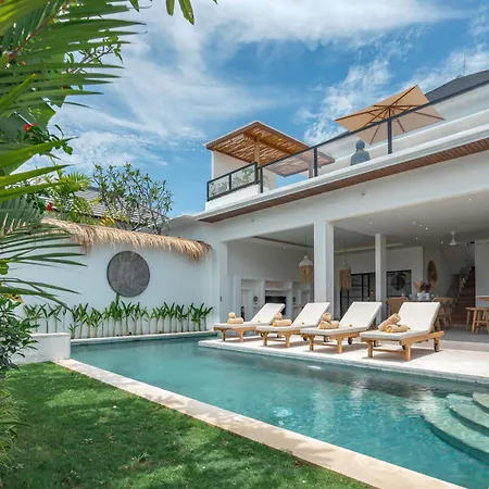 Villa Mayasa, 4-Bedroom Private Luxury Villa With Rooftop In Seseh Beach