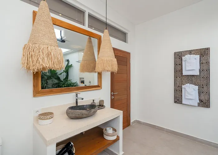Mayasa - 4br Private Luxury With Rooftop Near Seseh
