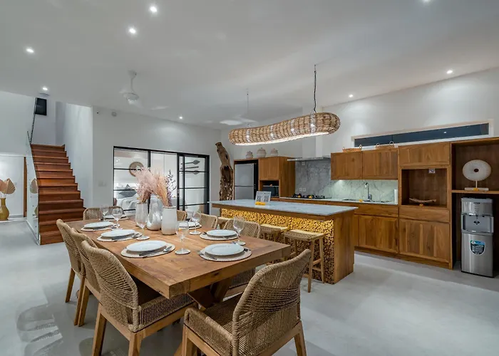 Mayasa - 4br Private Luxury With Rooftop Near Seseh チャングー